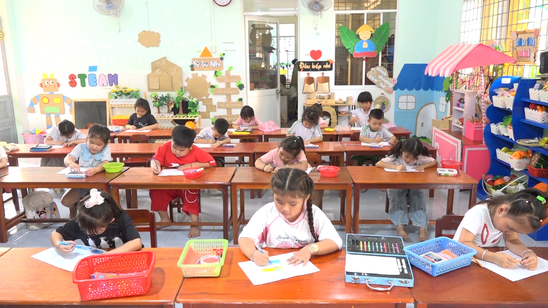 Trường Mẫu giáo Khánh An: Ngày hội “An toàn giao thông”