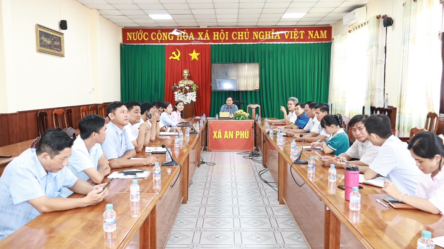 Description: C:\Users\User\Desktop\TRUYỀN THANH\2026\THÁNG 10\27-10 HN trực tuyến triển khai các luật\Ảnh\IMG_9889.JPG