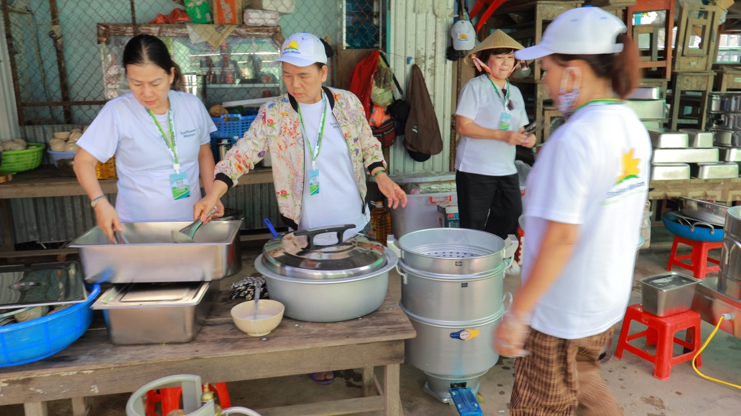 Description: C:\Users\Administrator\Desktop\TIN TỨC\3.6 tiếp và làm việc đoàn thiện nguyện hoa kỳ\IMG_3090.JPG