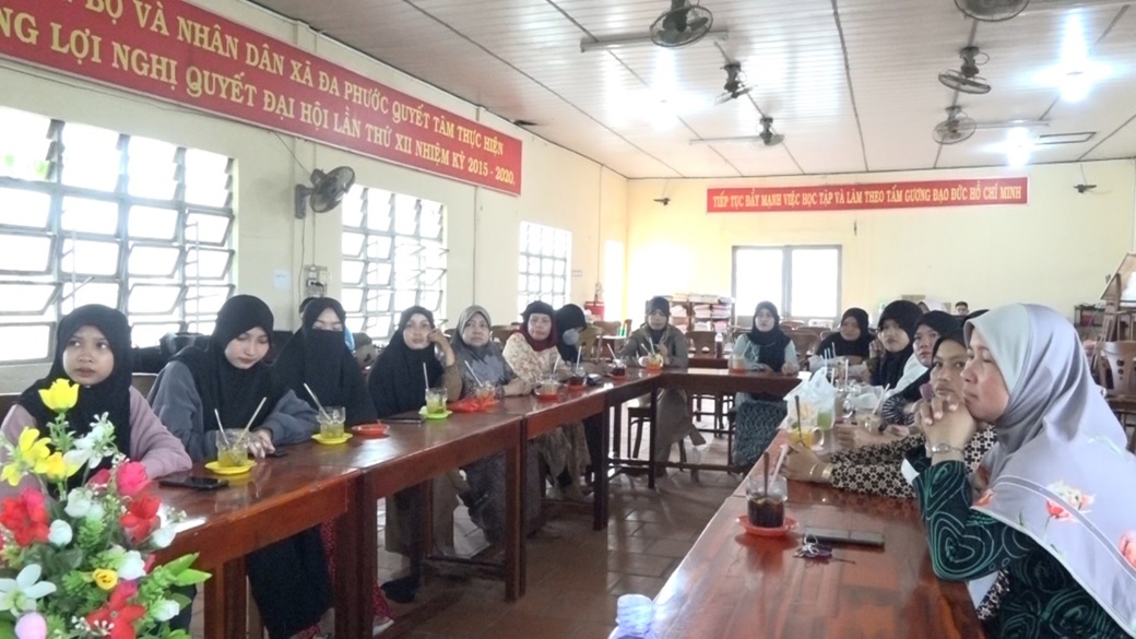 Tập huấn kỹ năng bán hàng kết hợp với phát triển du lịch cho Tổ phụ nữ dân tộc Chăm thị trấn Đa Phước