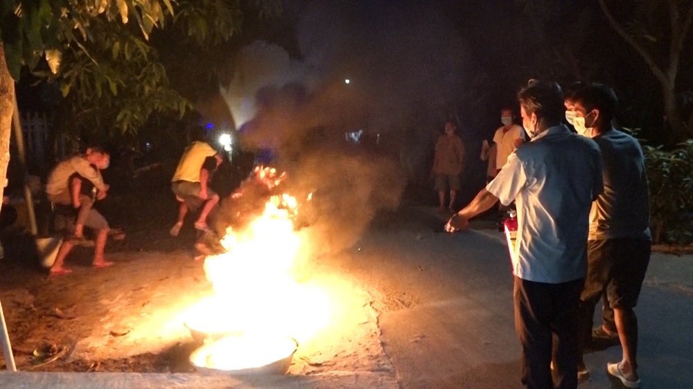 Khánh An: Tổ Liên gia PCCC diễn tập chữa cháy cứu người trong đêm
