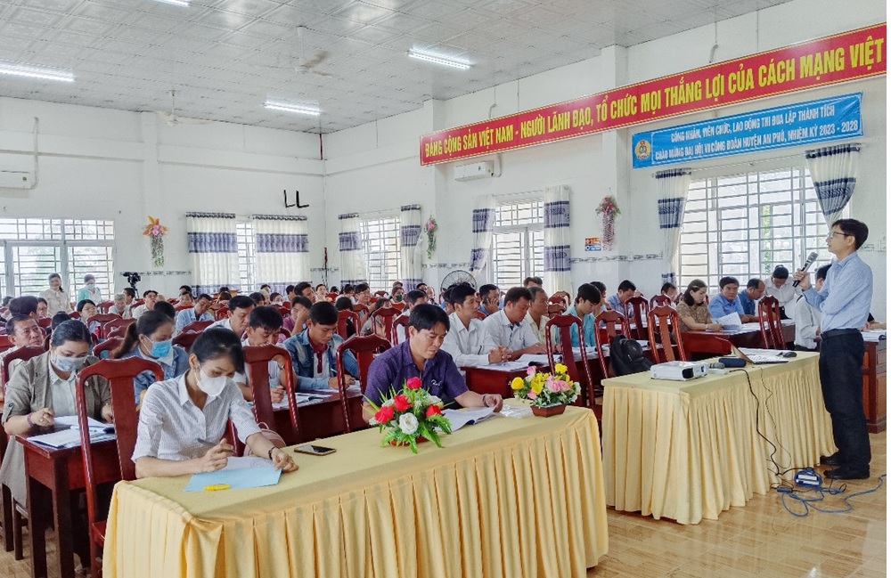 Tấp huấn chương trình mục tiêu quốc gia giảm nghèo bền vững tại huyện An Phú 